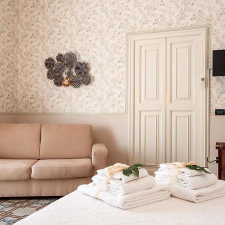 B&B Risveglio Col Rosone Lecce Eksteriør billede