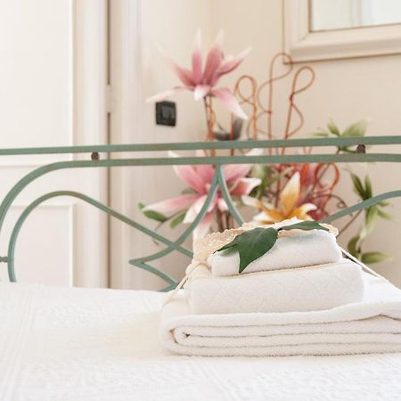 B&B Risveglio Col Rosone Lecce Eksteriør billede