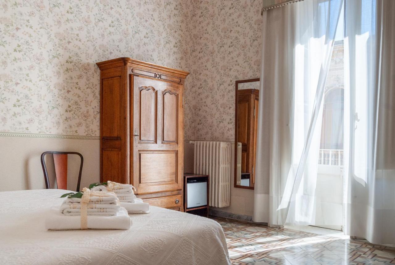 B&B Risveglio Col Rosone Lecce Eksteriør billede